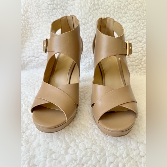 NEW Michael Kors platform, size 7 - Picture 2 of 7